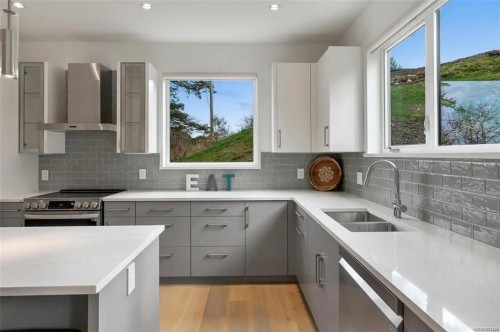 227 Heddle Ave, View Royal, BC 