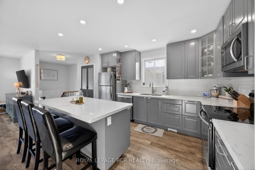 30 Longview Drive, Bradford West Gwillimbury, ON - Indoor Photo Showing Kitchen With Stainless Steel Kitchen With Upgraded Kitchen