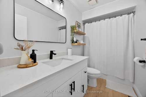 30 Longview Drive, Bradford West Gwillimbury, ON - Indoor Photo Showing Bathroom