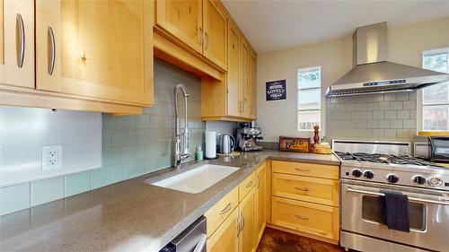 166 304Th Avenue, Kimberley, BC - Indoor Photo Showing Kitchen