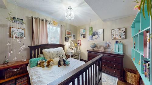 166 304Th Avenue, Kimberley, BC - Indoor Photo Showing Bedroom