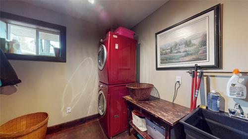 166 304Th Avenue, Kimberley, BC - Indoor Photo Showing Laundry Room