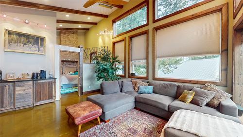 166 304Th Avenue, Kimberley, BC - Indoor Photo Showing Living Room