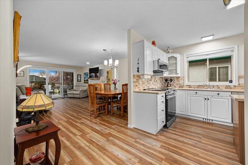 160-2330 Butt Road, West Kelowna, BC - Indoor Photo Showing Kitchen With Upgraded Kitchen