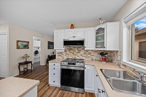 160-2330 Butt Road, West Kelowna, BC - Indoor Photo Showing Kitchen With Double Sink