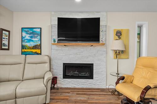 160-2330 Butt Road, West Kelowna, BC - Indoor Photo Showing Living Room With Fireplace