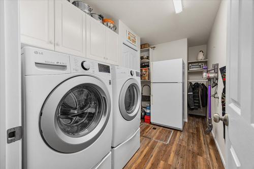 160-2330 Butt Road, West Kelowna, BC - Indoor Photo Showing Laundry Room
