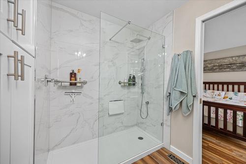 160-2330 Butt Road, West Kelowna, BC - Indoor Photo Showing Bathroom
