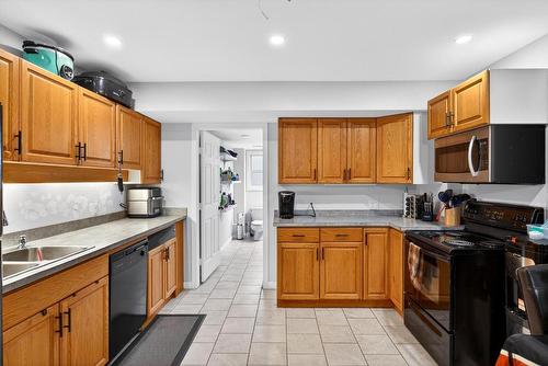 2848 Lower Glenrosa Road, West Kelowna, BC - Indoor Photo Showing Kitchen With Double Sink