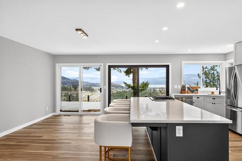 2848 Lower Glenrosa Road, West Kelowna, BC - Indoor Photo Showing Kitchen With Upgraded Kitchen