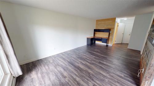 201-2011 2Nd Street, Cranbrook, BC - Indoor