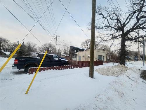 826 St Mary'S Rd, Winnipeg, MB 