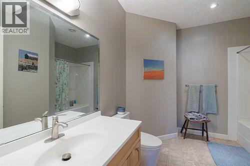 98 Tuscany Estates Crescent Nw, Calgary, AB - Indoor Photo Showing Bathroom