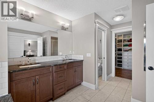 72 Rockcliff Grove Nw, Calgary, AB - Indoor Photo Showing Bathroom