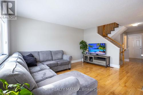 1117 Clement Court, Cornwall, ON - Indoor Photo Showing Living Room