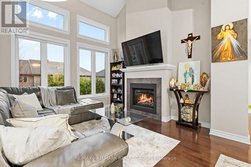 938 Fletcher Circle, Ottawa, ON - Indoor Photo Showing Living Room With Fireplace
