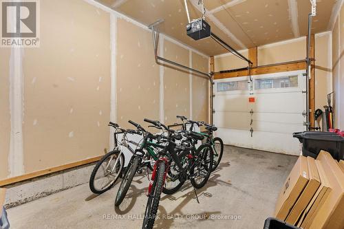 938 Fletcher Circle, Ottawa, ON - Indoor Photo Showing Garage