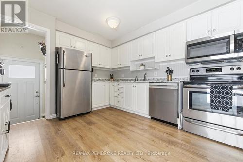 41 Selkirk Street, Petawawa, ON - Indoor Photo Showing Kitchen