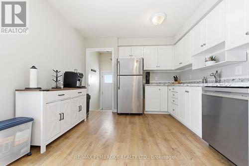Kitchen - 41 Selkirk Street, Petawawa, ON - Indoor Photo Showing Kitchen