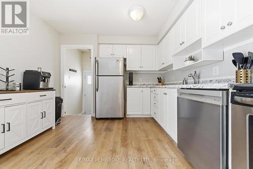 Kitchen - 41 Selkirk Street, Petawawa, ON - Indoor Photo Showing Kitchen