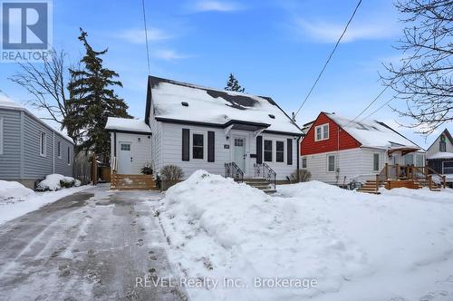 18 LINCOLN AVENUE  St. Catharines (Oakdale), ON L2P 2C6