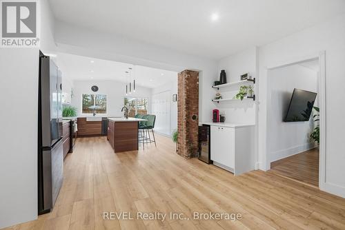 18 Lincoln Avenue, St. Catharines (Oakdale), ON - Indoor