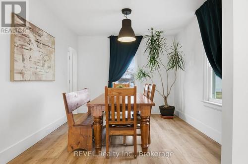18 Lincoln Avenue, St. Catharines (Oakdale), ON - Indoor Photo Showing Dining Room