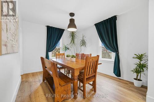 18 Lincoln Avenue, St. Catharines (Oakdale), ON - Indoor Photo Showing Dining Room