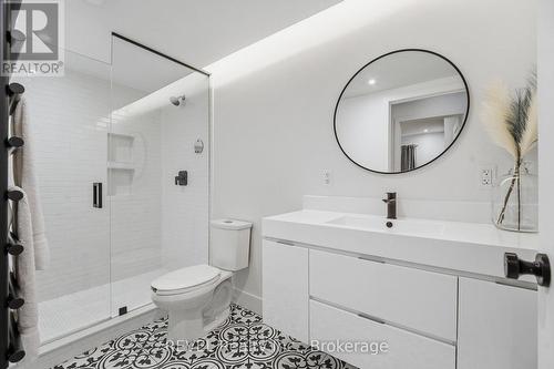 18 Lincoln Avenue, St. Catharines (Oakdale), ON - Indoor Photo Showing Bathroom
