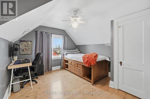18 Lincoln Avenue, St. Catharines (Oakdale), ON - Indoor Photo Showing Bedroom