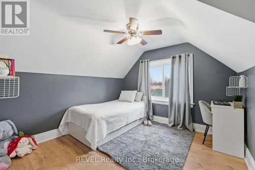 18 Lincoln Avenue, St. Catharines (Oakdale), ON - Indoor Photo Showing Bedroom