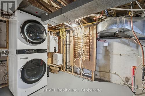 18 Lincoln Avenue, St. Catharines (Oakdale), ON - Indoor Photo Showing Laundry Room
