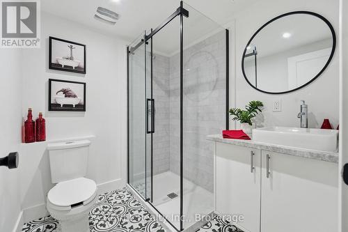 18 Lincoln Avenue, St. Catharines (Oakdale), ON - Indoor Photo Showing Bathroom