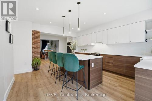 18 Lincoln Avenue, St. Catharines (Oakdale), ON - Indoor Photo Showing Kitchen
