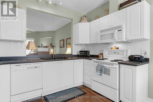 36 - 99 Linwell Road, St. Catharines (Lakeport), ON - Indoor Photo Showing Kitchen With Double Sink