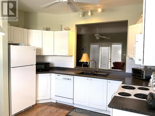 36 - 99 Linwell Road, St. Catharines (Lakeport), ON - Indoor Photo Showing Kitchen With Double Sink
