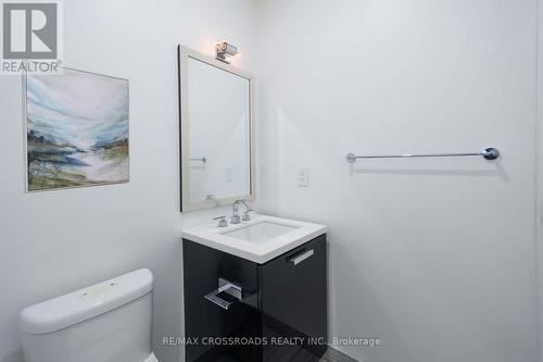 4401 - 224 King Street W, Toronto, ON - Indoor Photo Showing Bathroom