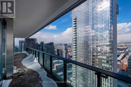 4401 - 224 King Street W, Toronto, ON - Outdoor