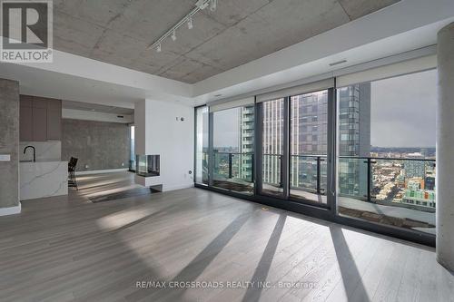 4401 - 224 King Street W, Toronto, ON - Indoor