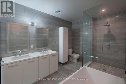 4401 - 224 King Street W, Toronto, ON - Indoor Photo Showing Bathroom