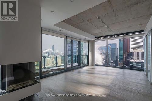 4401 - 224 King Street W, Toronto, ON - Indoor