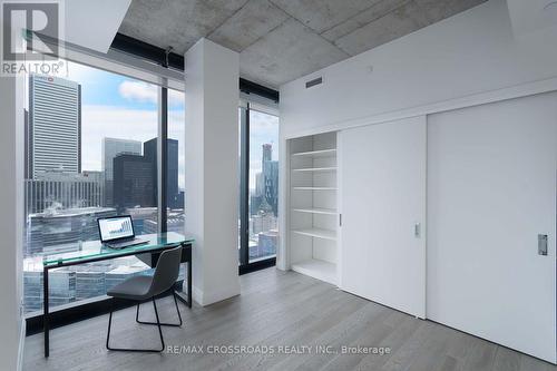 4401 - 224 King Street W, Toronto, ON - Indoor