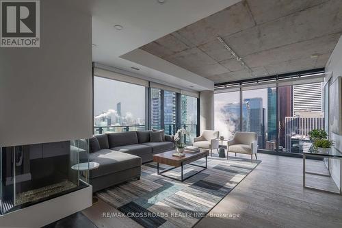 4401 - 224 King Street W, Toronto, ON - Indoor Photo Showing Living Room