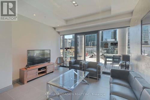 4401 - 224 King Street W, Toronto, ON - Indoor Photo Showing Living Room