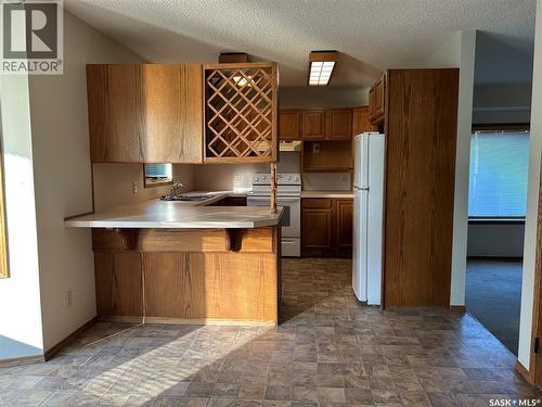 1475 Mather Crescent, Estevan, SK - Indoor Photo Showing Kitchen