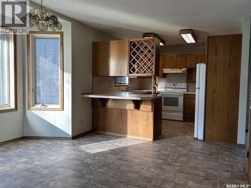 1475 Mather Crescent, Estevan, SK - Indoor Photo Showing Kitchen