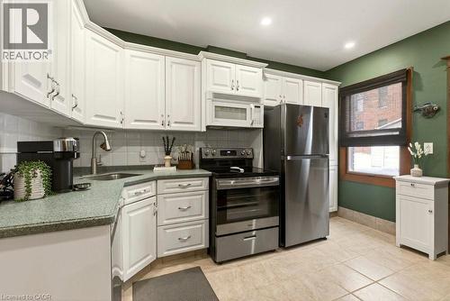 22 Mill Street, Hamilton, ON - Indoor Photo Showing Kitchen