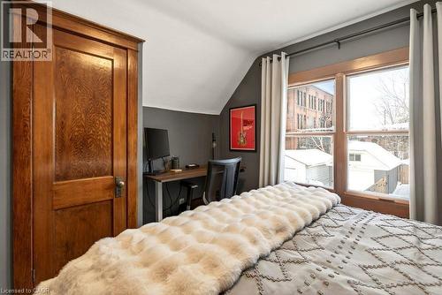 22 Mill Street, Hamilton, ON - Indoor Photo Showing Bedroom