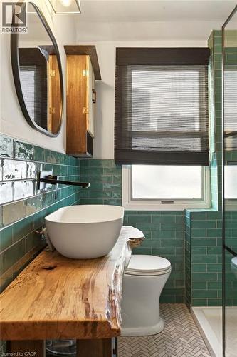 22 Mill Street, Hamilton, ON - Indoor Photo Showing Bathroom