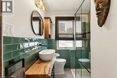 22 Mill Street, Hamilton, ON - Indoor Photo Showing Bathroom